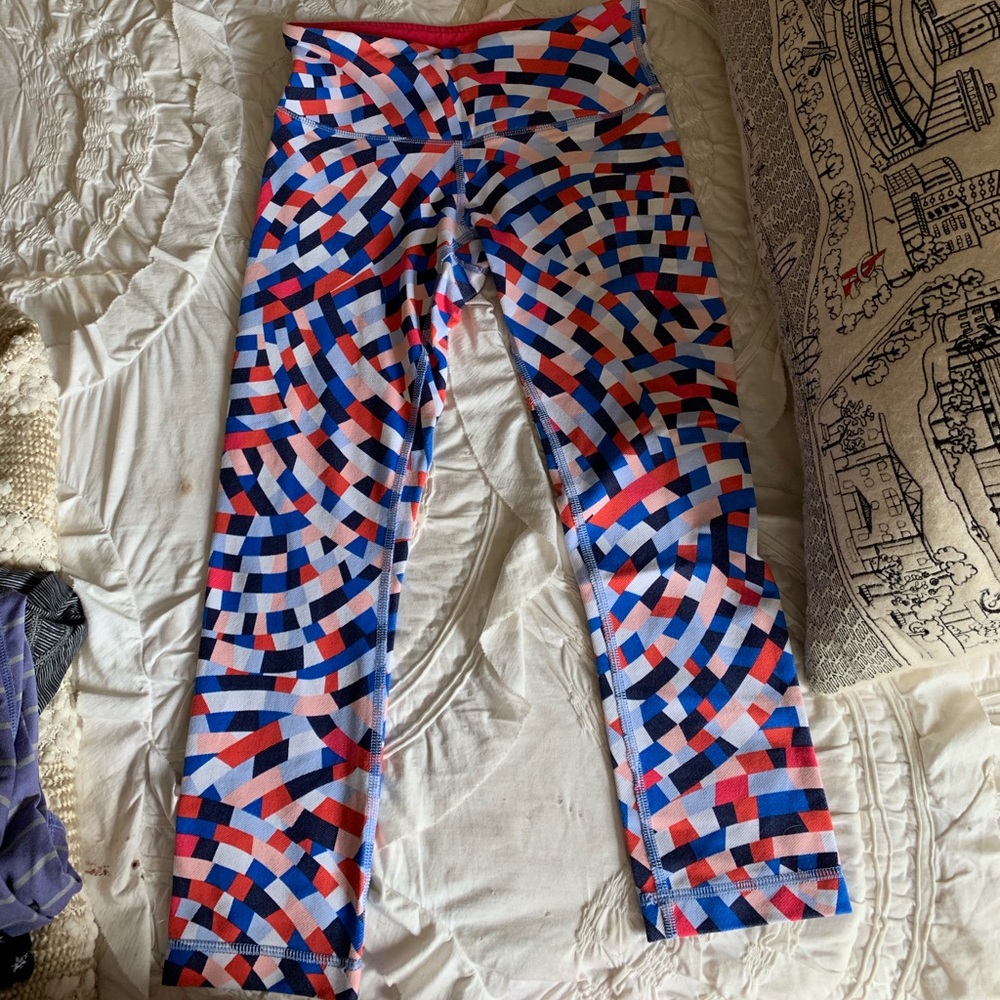 Lululemon wunder under crops size 4